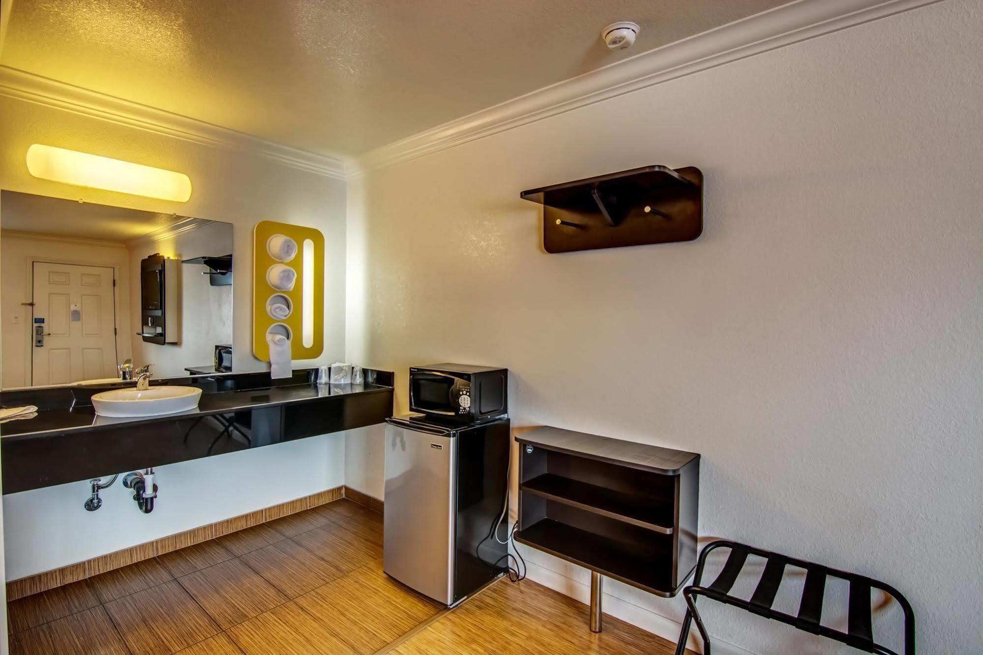 Motel 6 Manteca Dış mekan fotoğraf