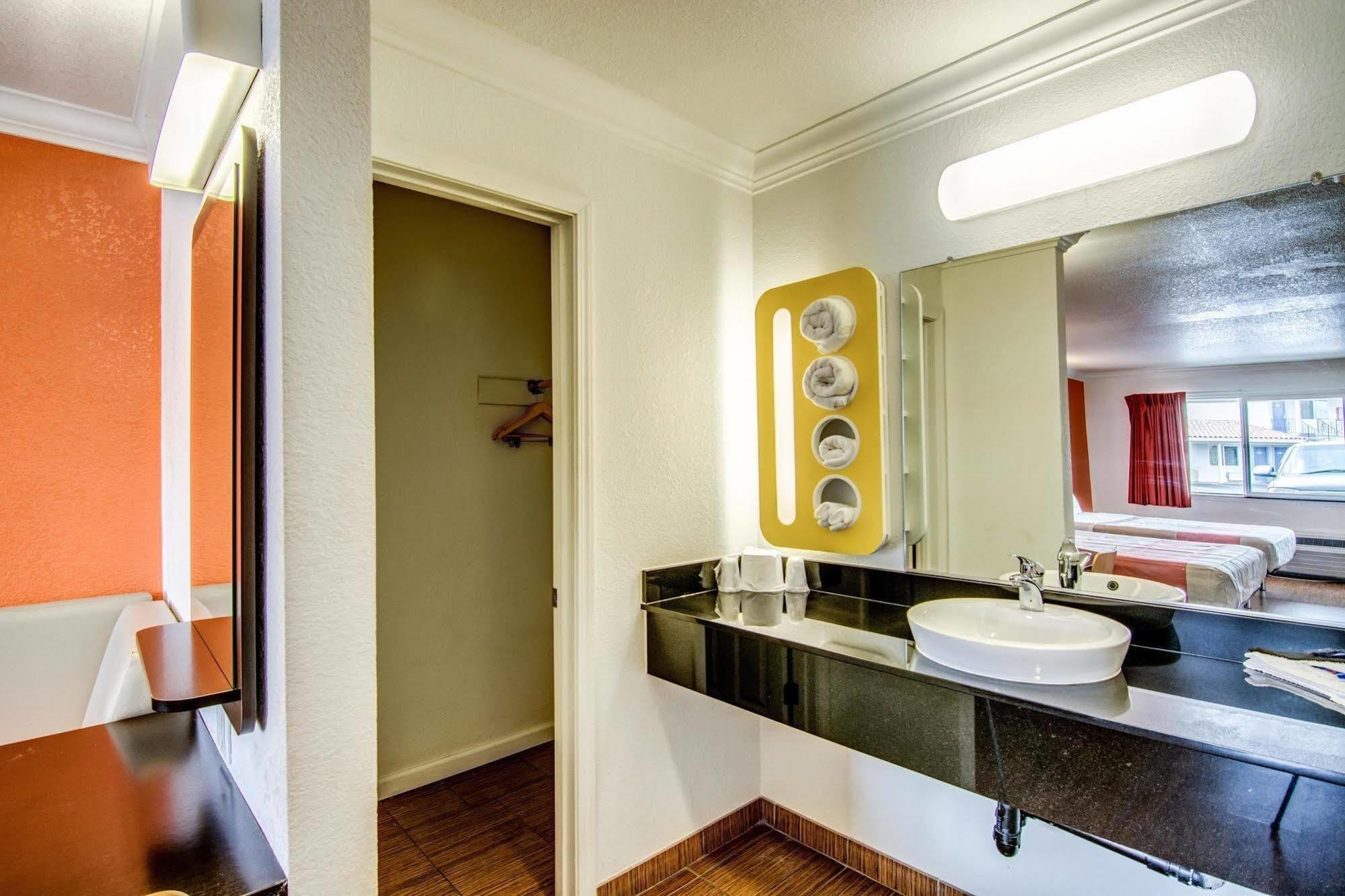 Motel 6 Manteca Dış mekan fotoğraf